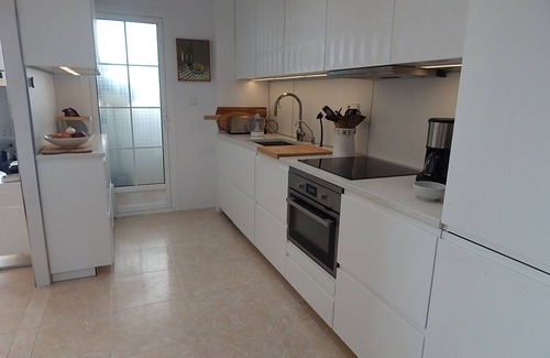 Pueblo Latino Apartment | 6 min walk to Mil Palmeras seafront, restaurants and bars, great for Padel