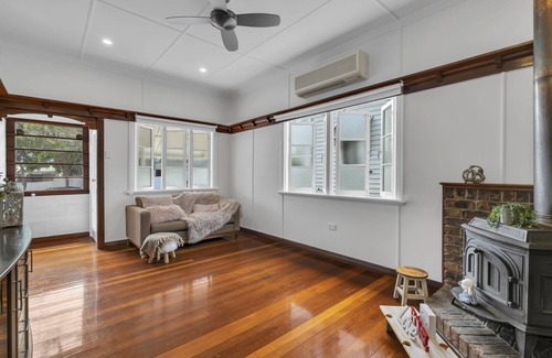 Woolloongabba House | 6 Mins to City –Stylish Retreat