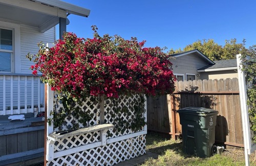 East Palo Alto House | 6 Minutes from SF Bay, Near Meta, Stanford and Google ~ 3-Bedroom Vacation Home
