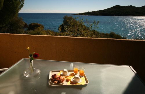 Favone Apartment | 6-person apartment, 1st floor, superb sea view, direct access to the beach