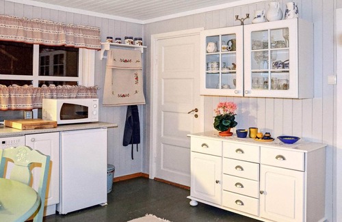 Lyngen House | 6 person holiday home in Olderdalen