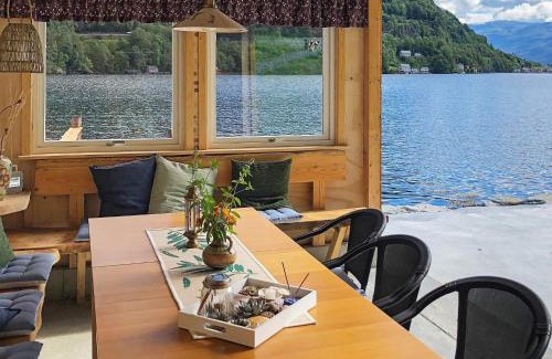 Kvam House | 6 person holiday home in øystese