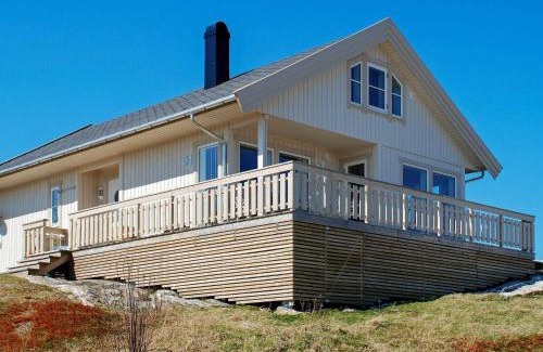 Donna House | 6 person holiday home in Dønna