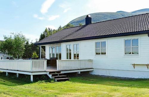 Fiksdal House | 6 person holiday home in tomrefjord