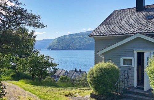 Stryn House | 6 person holiday home in Utvik