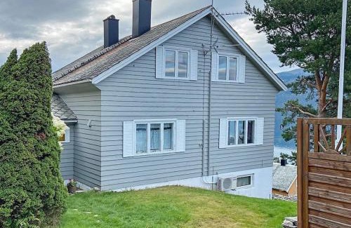 Stryn House | 6 person holiday home in Utvik