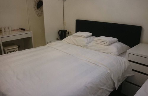 Utrecht Hotel | 6 persons family room 1 km from center