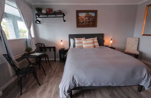 Morse Park Apartment | 6 Rockleys Vintage Motel, EV Charging Available