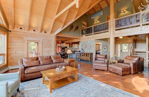 Bartlett House | 6000 ft² Log Home With Amazing Views ~ 3 Miles To Storyland. No parties/events.