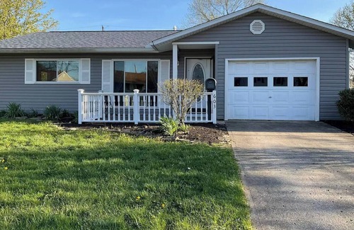 Royal Manor House | 603 Fenchurch Way-Ranch-Hot Tub-2 King Beds, Ranch-Hot Tub-Pets-2 King Beds-Kids-Fenced Yard