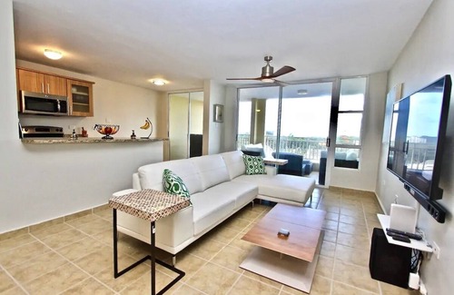Sardinera Apartment | 608 Ocean & Marina Views 3 Bedroom 2 Bathroom Luxury Condo