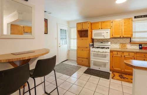 Euless Cabin | 611 W Mills Drive Euless TX · Pleasant & Welcoming Cabin w/ Private Parking