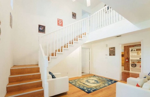 Euless Cabin | 611 W Mills Drive Euless TX · Pleasant & Welcoming Cabin w/ Private Parking