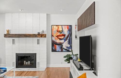 Littleton House | 6224 S Datura St