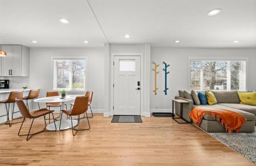 Littleton House | 6224 S Datura St