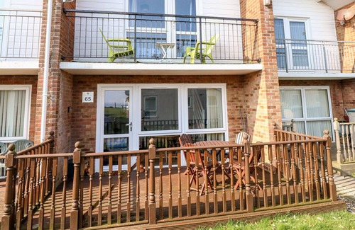 Corton Cottage | 65 WATERSIDE PARK, pet friendly, country holiday cottage in Corton