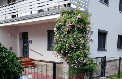 Michelau Apartment | 65qm große barrierefreie Ferienwohnung mit Fußbodenheizung und Garten für 2 Personen plus Kind