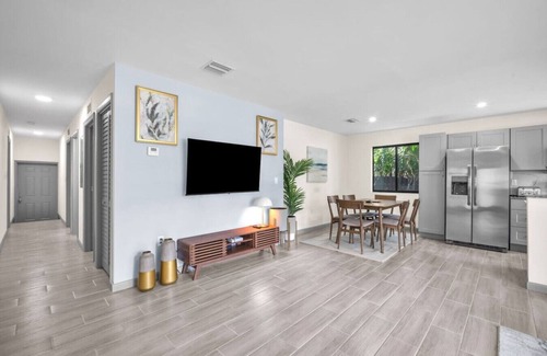 Allapattah House | 6BR|4BA | Casa Artarian | Near Design District