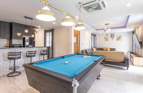 San Kamphaeng Villa | 6BR Pool Villa w/Karaoke and Pool Table near Golf