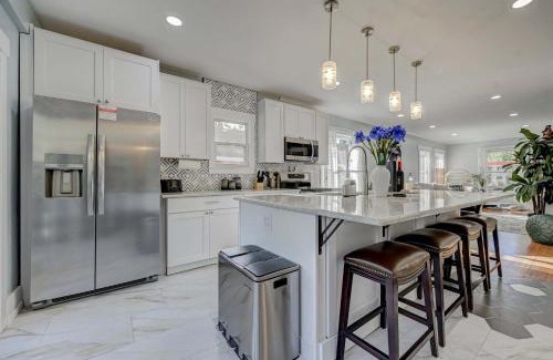 Colorado Springs House | 6BR Stylish Home Hot Tub Games Near Old Colo