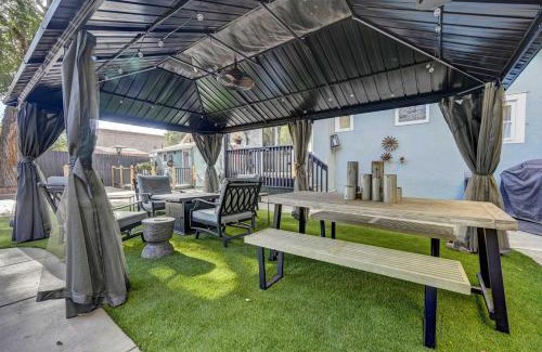 Colorado Springs House | 6BR Stylish Home Hot Tub Games Near Old Colo