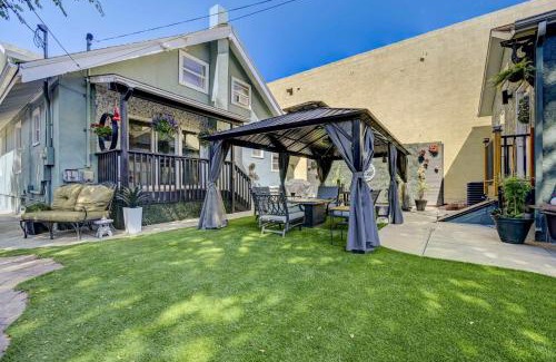 Colorado Springs House | 6BR Stylish Home Hot Tub Games Near Old Colo