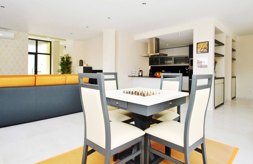 Armacao de Pera Villa | 6BR w/Heatable Pool, Jacuzzi & Games Room