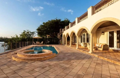 Northeast Miami House | 6BR Waterfront Mansion Oasis 5min from Miami Beach