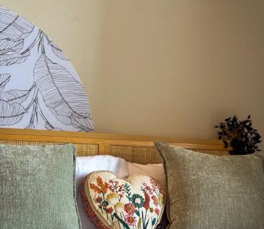 North Burnet Apartment | 6min to Domain,12min DT, Balcony and Free Parking