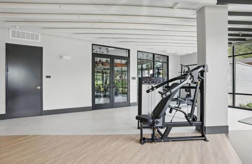 North Burnet Apartment | 6min to Domain,12min DT Studio with Pool and Free Parking