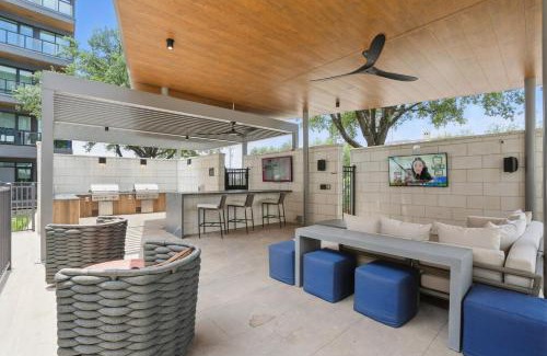 North Burnet Apartment | 6min to Domain,12min DT Studio with Pool and Free Parking