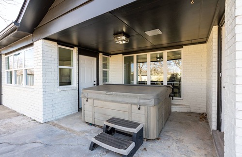 Central Oklahoma City House | 6MIN TO WILL ROGERS AIRPORT | HOT TUB | GAME ROOM | POOL TABLE