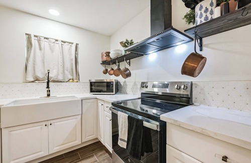 Alvin House | ~ 7 Acres Ranch~ Fully remodeled in 2025