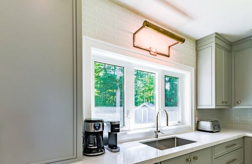 Bracebridge Cottage | 7 bdrm, 5 bath Luxury Cottage, Boathouse, Lake Muskoka, All day sun! Sunsets!