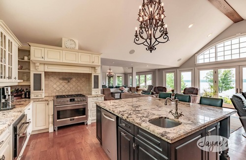 Oro-Medonte Cottage | 7 bed 8 bath cottage on Lake Simcoe, 730' Frontage, South Exposure!