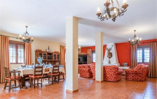 Lucena House | 7 Bedroom Awesome Home In Lucena