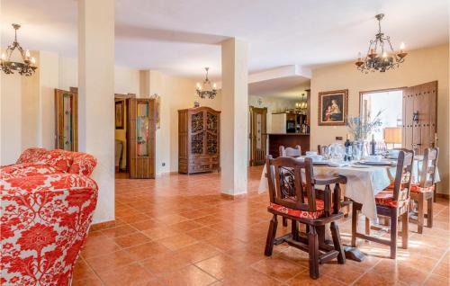 Lucena House | 7 Bedroom Awesome Home In Lucena