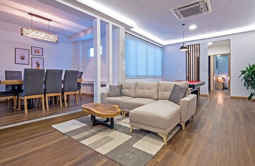 El Laguito Apartment | 7-Bedroom Penthouse perfect location.