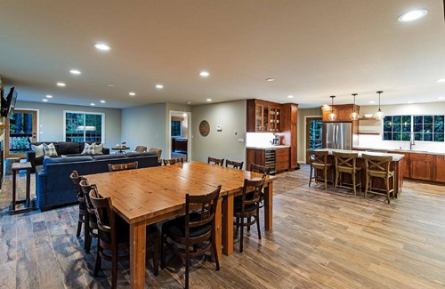 Pioneer Trail House | 7 bedroom Secluded Luxury Home.