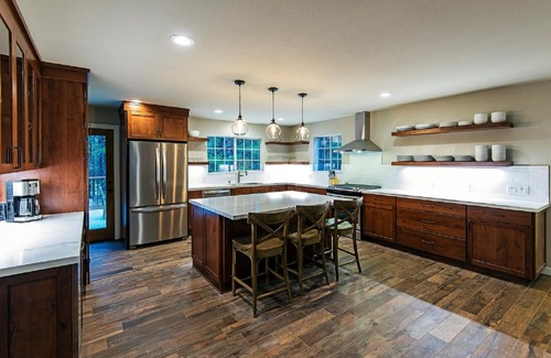 Pioneer Trail House | 7 bedroom Secluded Luxury Home.