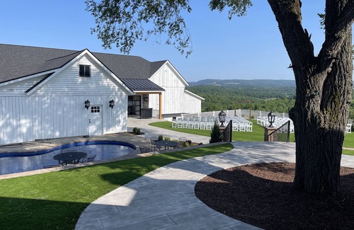 Lake Lynn House | 7 Bedrooms, 2 Houses all for 1 Price, 5 BR Large House & 2 BR Carriage House