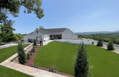 Lake Lynn House | 7 Bedrooms, 2 Houses all for 1 Price, 5 BR Large House & 2 BR Carriage House