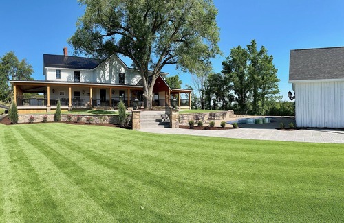 Lake Lynn House | 7 Bedrooms, 2 Houses all for 1 Price, 5 BR Large House & 2 BR Carriage House