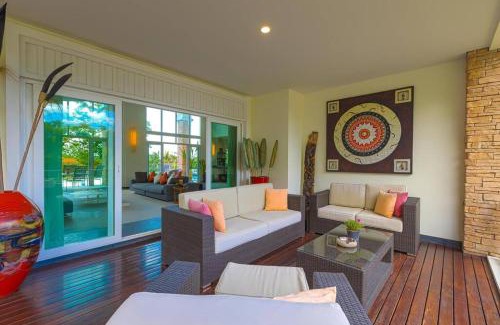 Hua Hin Villa | 7 Bedrooms Mansion on The Golf Course! JB2