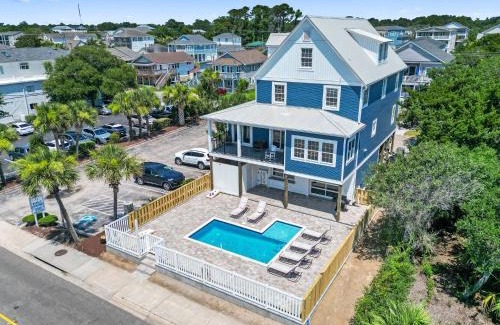 Crescent Beach House | 7 Bedrooms