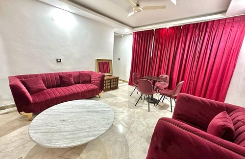 Gurugram Apartment | 7 BHK private floor for diwali party