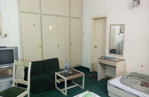 Peshawar Hotel | 7 Cs Guest House