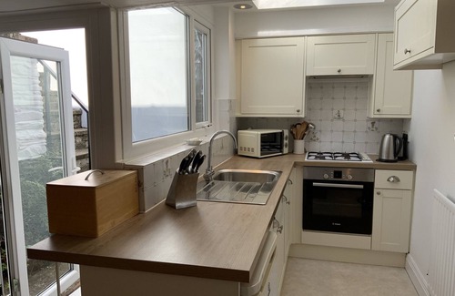 Borth-y-Gest Cottage | 7 IVY TERRACE, family friendly, with a garden in Borth-Y-Gest