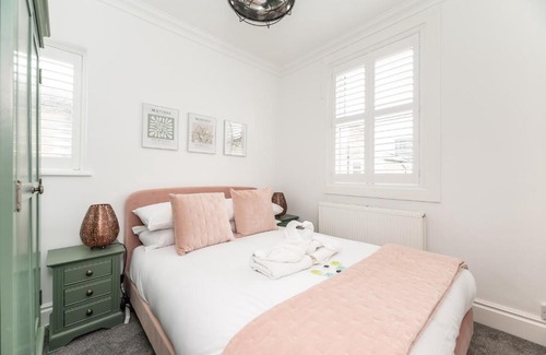 Bootham House | 7 Longfield Terrace Gorgeous Central 5 Bed House in York with Parking I Pass The Keys