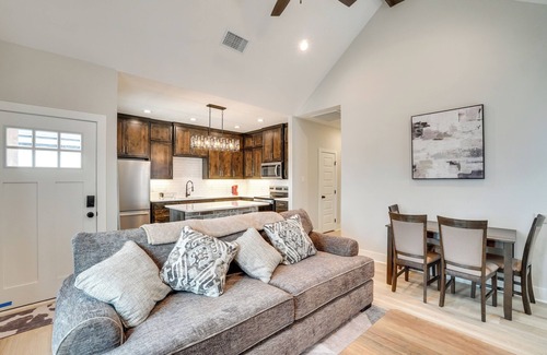 San Angelo Cottage | 7 Mi to Afb: Central & Modern San Angelo Home